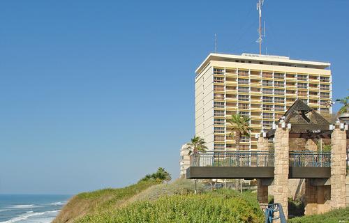 מלון העונות נתניה - על חוף הים