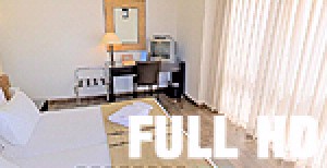 סוויטה מרווחת עד זוג + 2 ילדים (חדר אחד) 
טלוויזיה בכבלים, מסך LCD, כספת אישית,מיזוג אוויר, פינת קפה, מקרר. החדר הנו חדר מפנק הכולל מים מינרלים, פירות, חלוק רחצה, כניסה ושימוש בטרקלין העסקים ועוד. 
מטבחון חימום מאובזר.